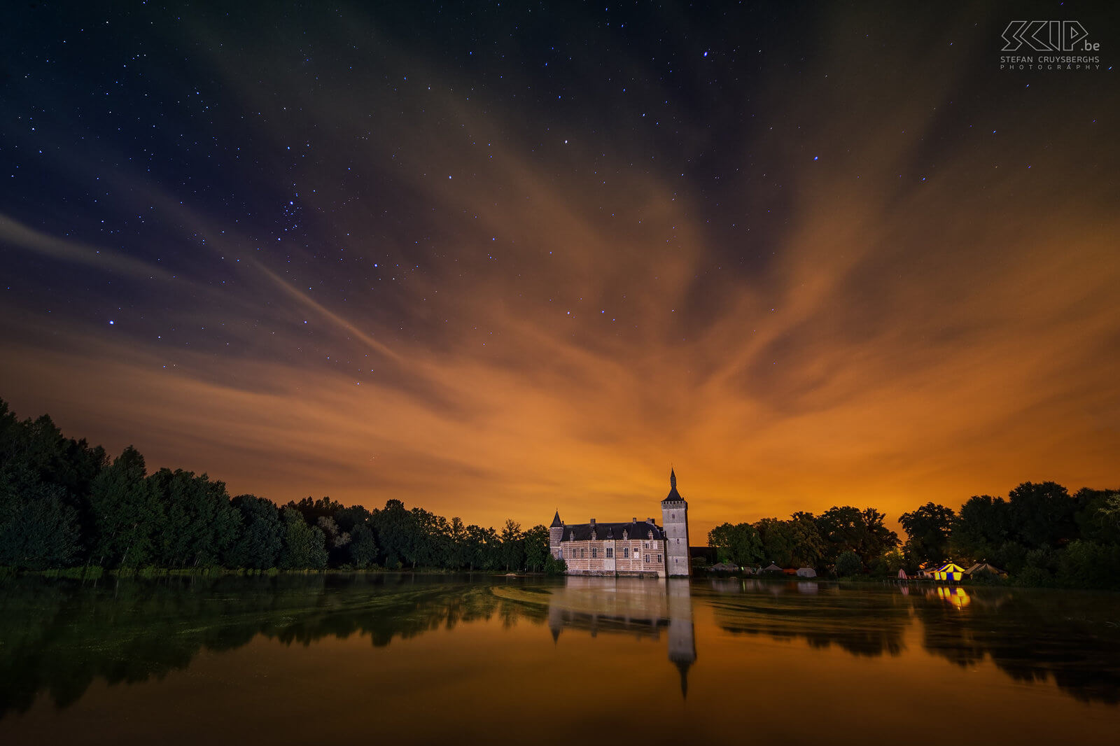 Hageland by night - Castle of Horst The castle of Horst (Sint-Pieters-Rode, Holsbeek) with a beautiful starry sky and orange clouds of the light pollution in August. The castle of Horst was built in the mid-14th century and is still quite authentic.  Stefan Cruysberghs